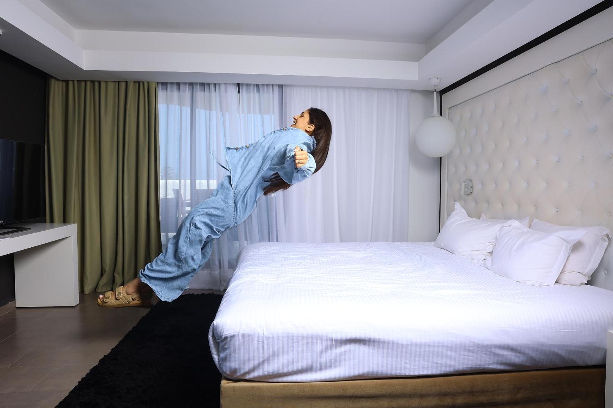 Pullman Mazagan Royal Golf & Spa Эль-Джадида Экстерьер фото A woman levitating