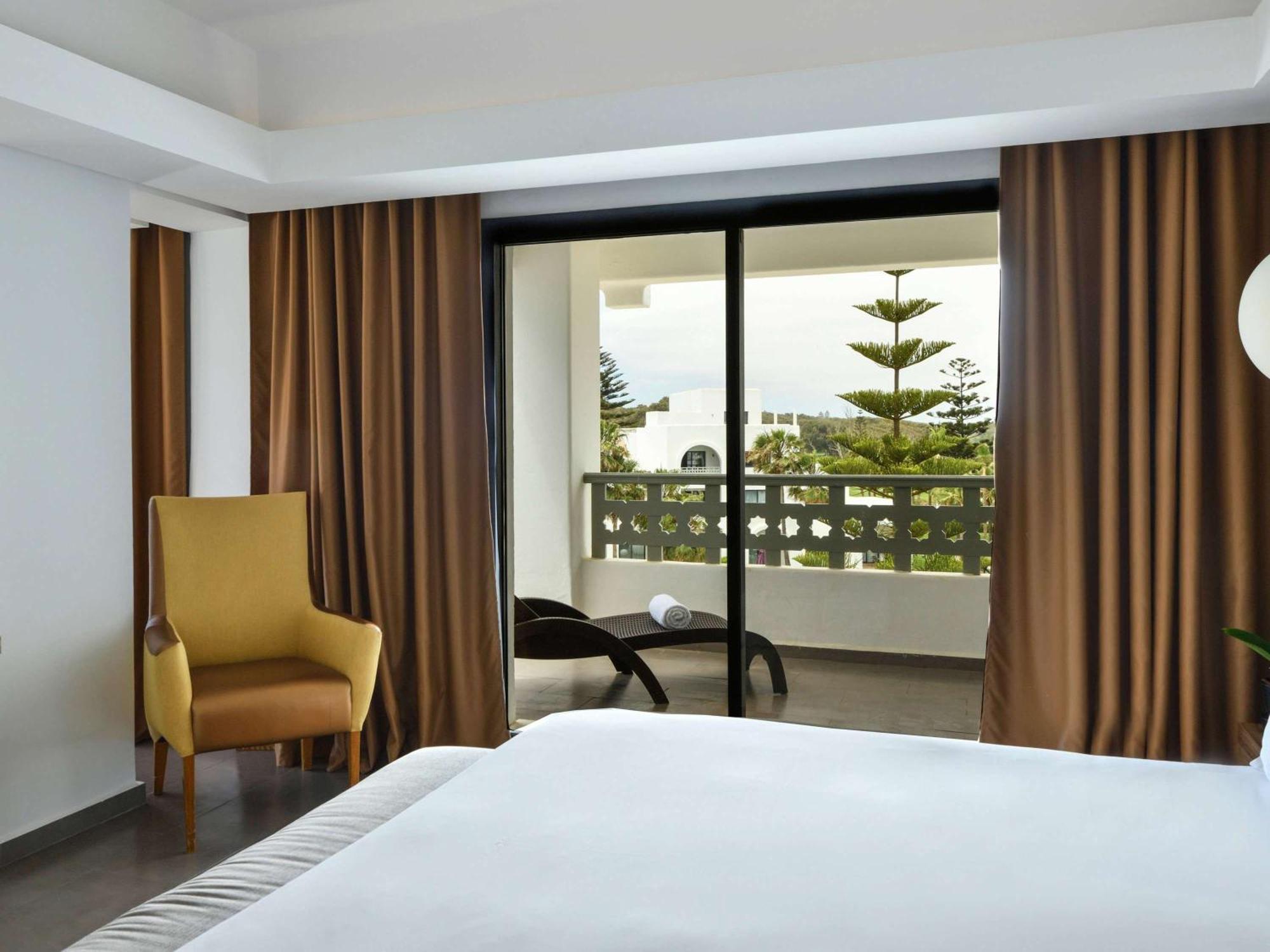 Pullman Mazagan Royal Golf & Spa Эль-Джадида Экстерьер фото Curtains in a bedroom