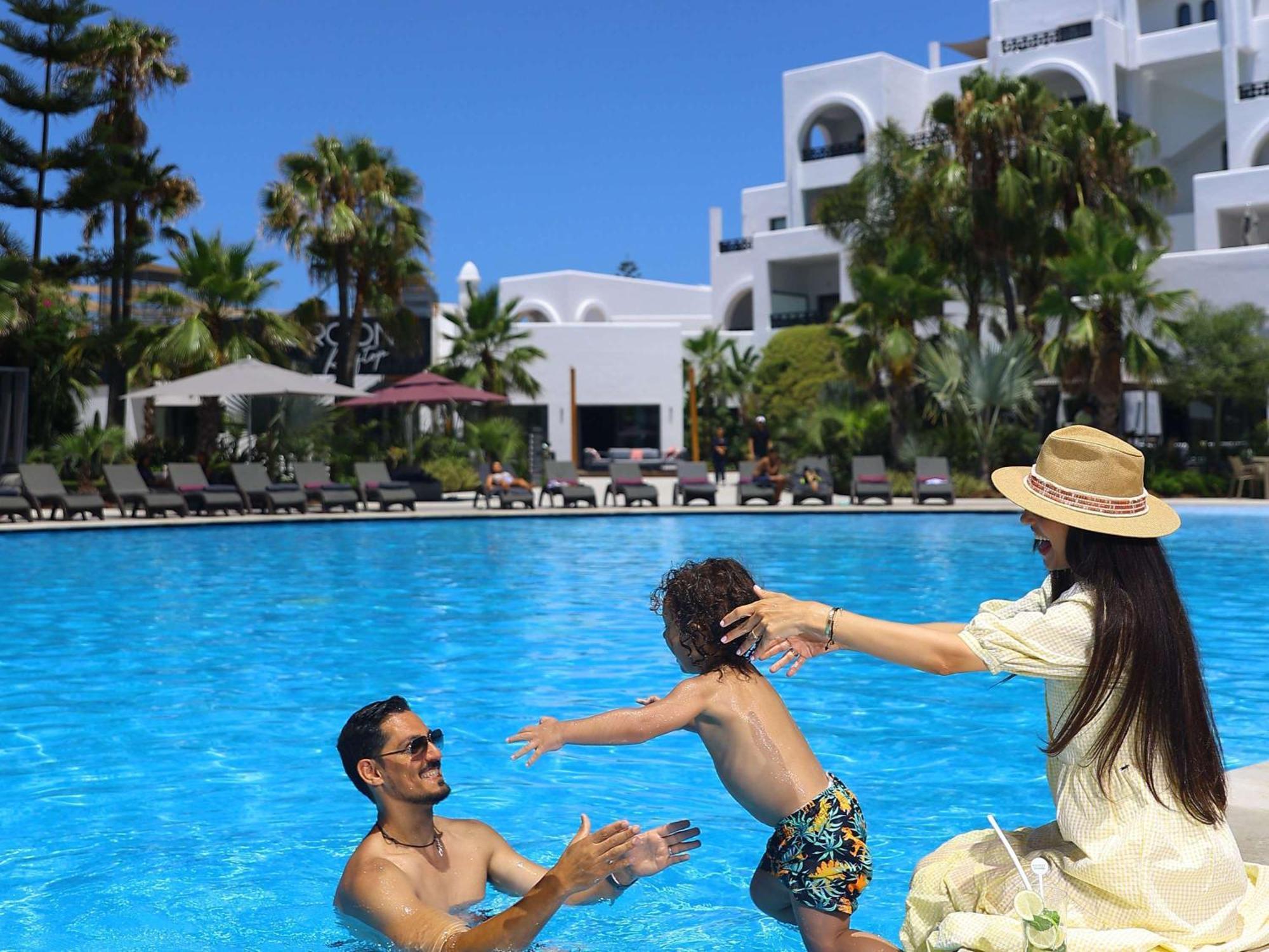 Pullman Mazagan Royal Golf & Spa Эль-Джадида Экстерьер фото Family at a resort in Tunisia